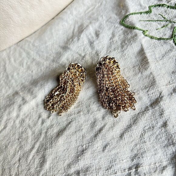 Vtg Gold Tassel Chain Clip On Dangle Earrings Japan Statement Night Out Dress Up - Picture 3 of 12